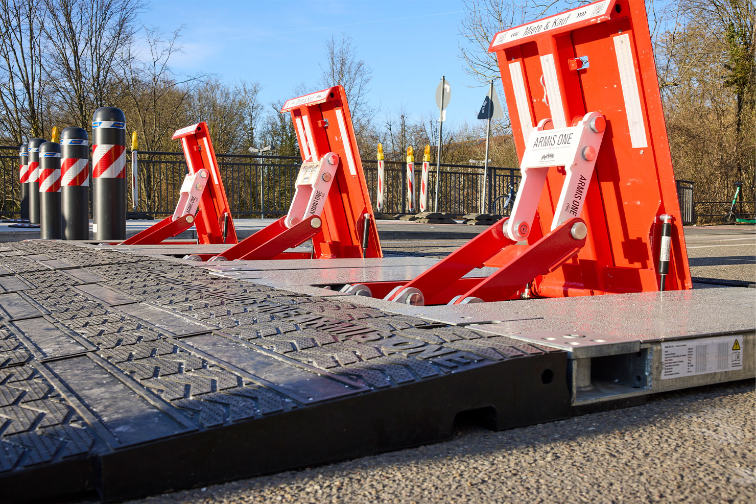 Aufgestellte Mobile Fahrzeugsperren