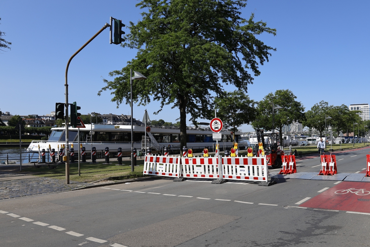 Fahrzeugsperre Armis One am Mainufer