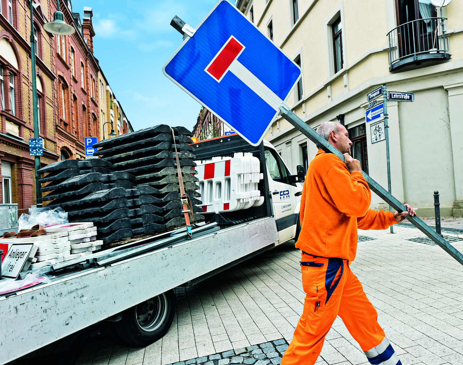 Mitarbeiter bei der Verkehrssicherung