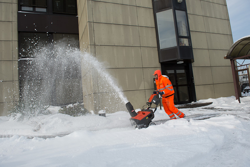 Mitarbeiter beim Winterdienst