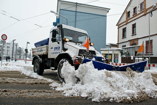 Schneeflug am Schnee schieben