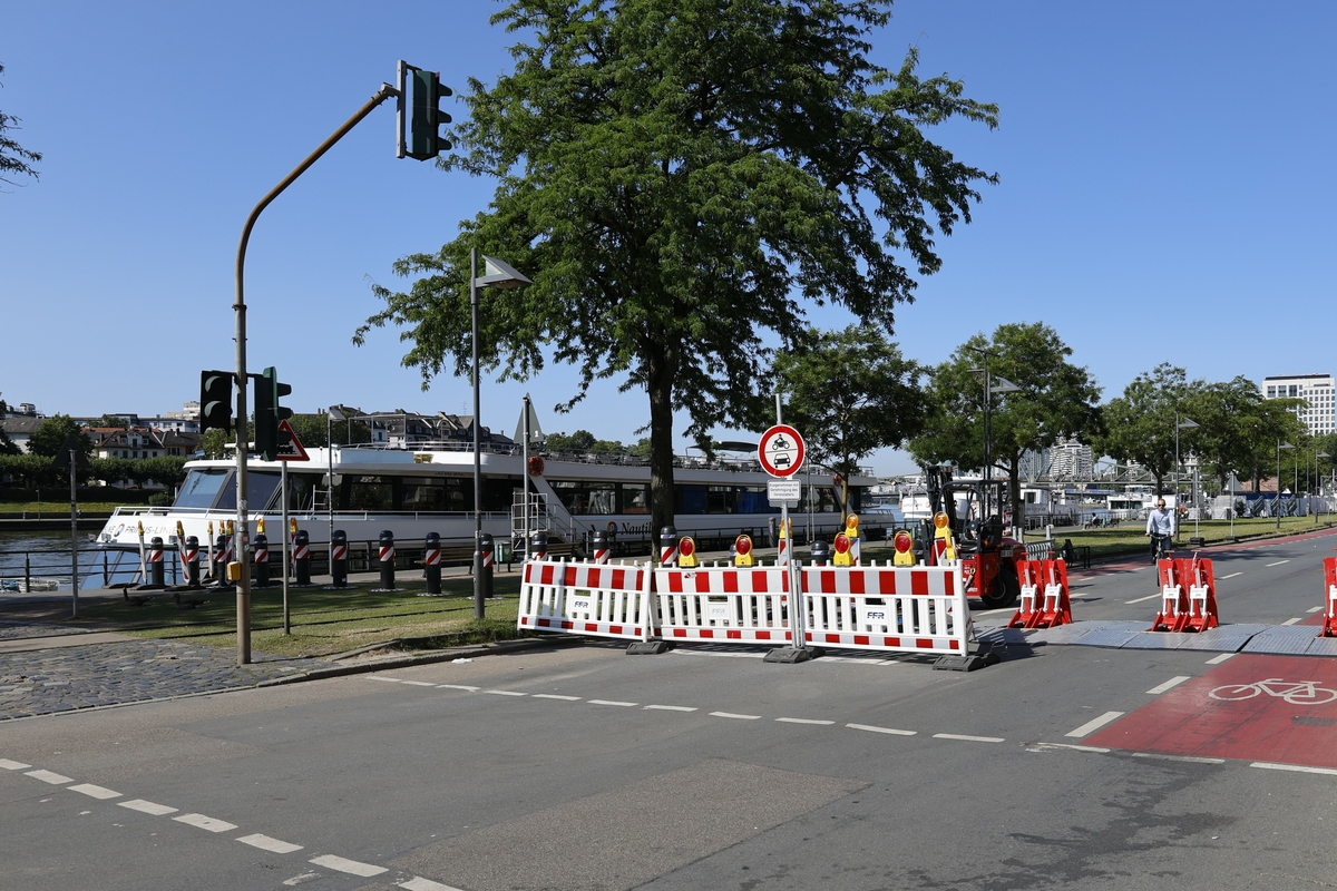 Absperrung an einer Straße